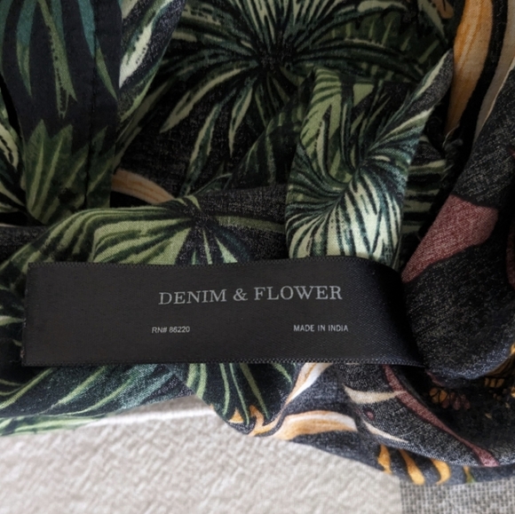 Denim & Flower Palm Tree Summer Tropical Animal Print Button Down - Picture 6 of 7